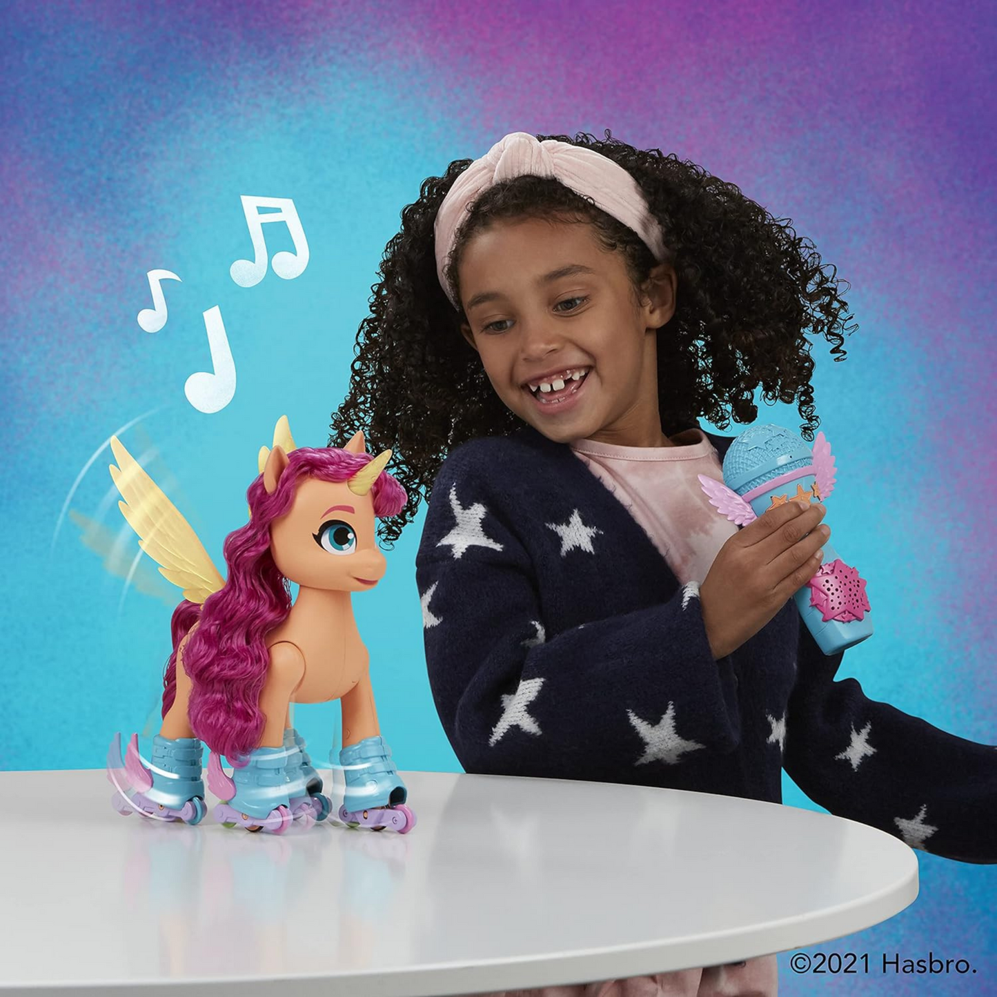 My Little Pony – Eine Neue Generation Sing- und Skatespaß Sunny Starscout – Pony (22,5 cm) mit Fernbedienung, 50 Reaktionen,