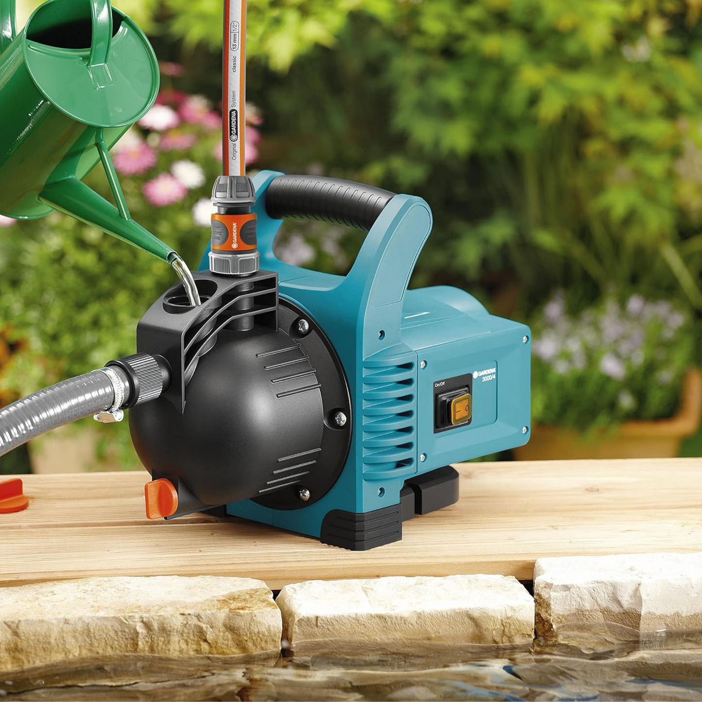Gardena Gartenpumpe Classic 3000/4 Saugschlauch-Set: Bewässerungspumpe inkl. 7 m Sauggarnitur, hohe Saugkraft, 3100 l/h Fördermenge, Wasser-Ablassschraube, geräuscharm und wartungsfrei