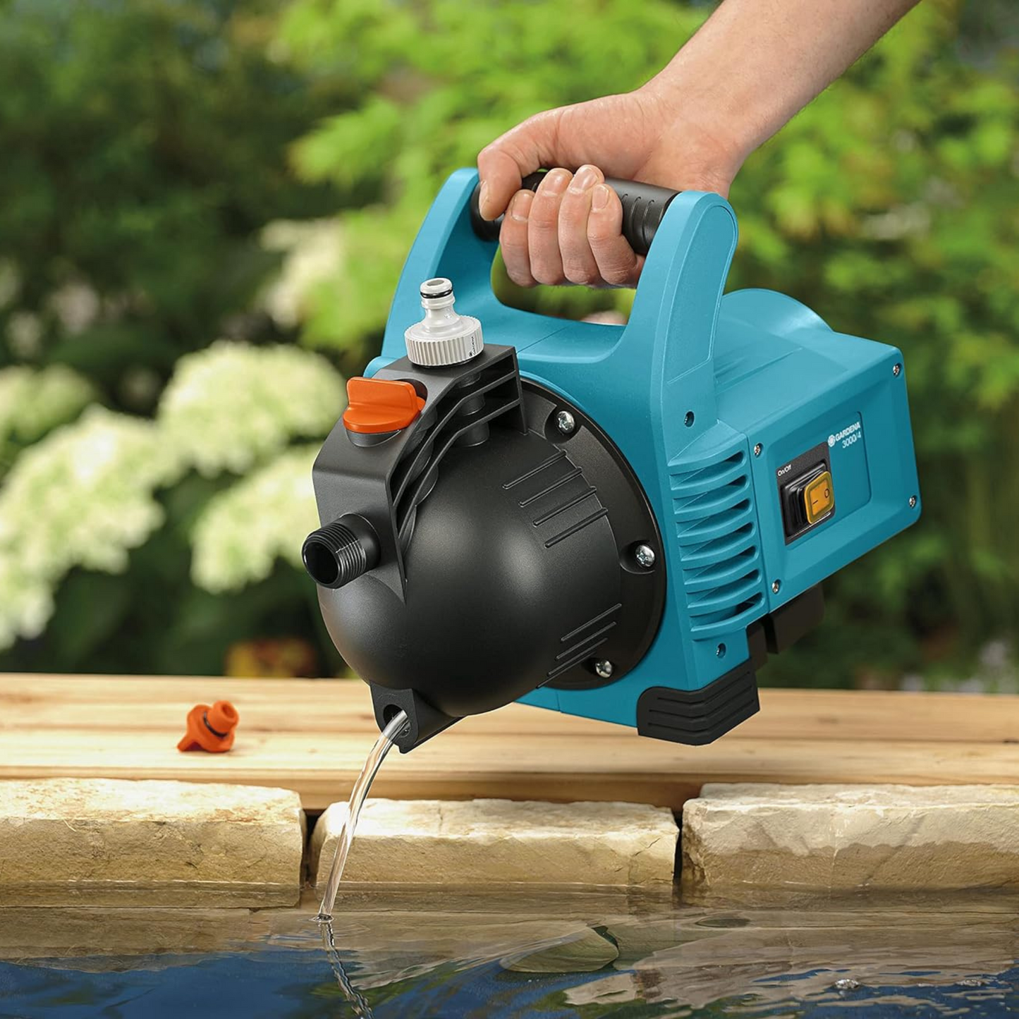 Gardena Gartenpumpe Classic 3000/4 Saugschlauch-Set: Bewässerungspumpe inkl. 7 m Sauggarnitur, hohe Saugkraft, 3100 l/h Fördermenge, Wasser-Ablassschraube, geräuscharm und wartungsfrei