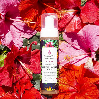 Flora & Curl Sweet Hibiscus Curl Volumizing Foam Lockenschaumfestiger für überragende Fülle, Volumen und Sprungkraft, auf pflanzlicher Basis mit Hibiskus, tierversuchsfrei, 200 ml