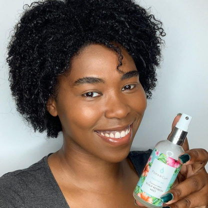 Flora & Curl Coconut Mint Kopfhaut-Erfrischungsnebel 100 ml, Kopfhautspray für trockenes Haar, mit beruhigenden Pflanzenstoffen sorgt für kühlende Kopfhautentlastung