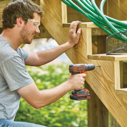 Black & Decker BDCDC18HTSA – Akku-Bohrschrauber 18 V und Handwerkzeug-Set